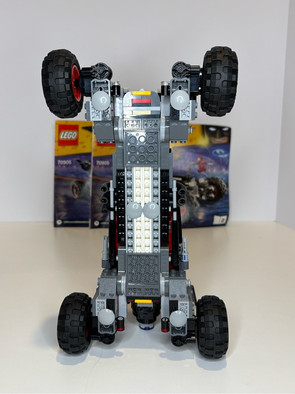 LEGO #70905 The Batmobile - Picture 13 of 16